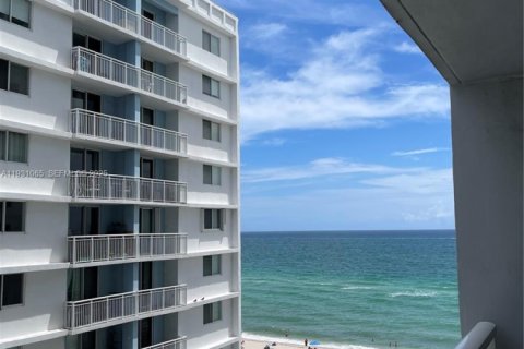 Copropriété à vendre à Miami Beach, Floride: 1 chambre, 74.88 m2 № 1990039 - photo 2