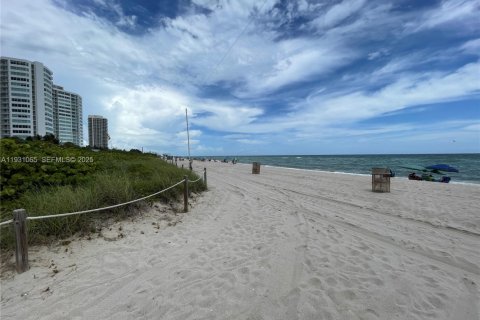 Copropriété à vendre à Miami Beach, Floride: 1 chambre, 74.88 m2 № 1990039 - photo 25