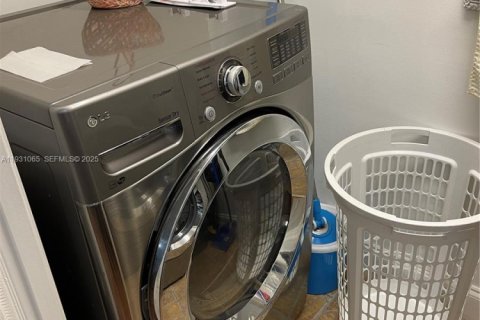 Copropriété à vendre à Miami Beach, Floride: 1 chambre, 74.88 m2 № 1990039 - photo 11