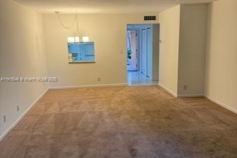 Condo in Plantation, Florida, 2 bedrooms  № 1970748 - photo 6