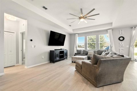 House in Apopka, Florida 4 bedrooms, 206.15 sq.m. № 1917021 - photo 11