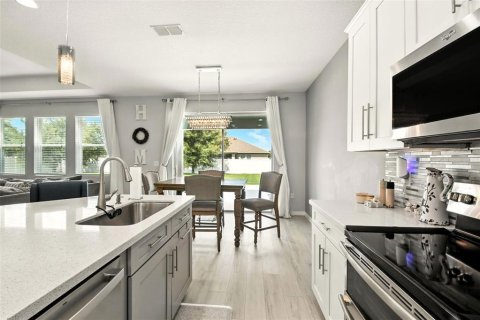House in Apopka, Florida 4 bedrooms, 206.15 sq.m. № 1917021 - photo 17