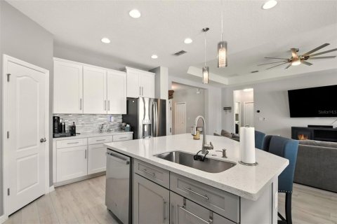 House in Apopka, Florida 4 bedrooms, 206.15 sq.m. № 1917021 - photo 18