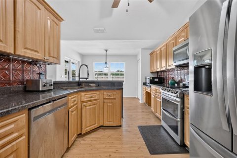 Villa ou maison à louer à Wildwood, Floride: 3 chambres, 149.2 m2 № 2416405 - photo 13