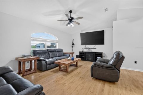 Villa ou maison à louer à Wildwood, Floride: 3 chambres, 149.2 m2 № 2416405 - photo 8