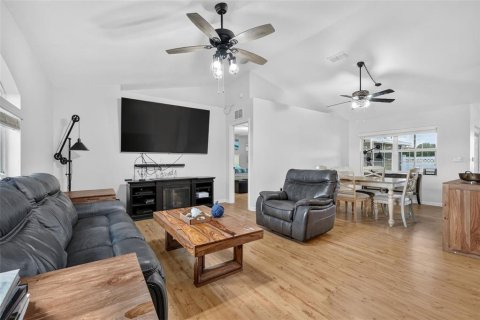 Villa ou maison à louer à Wildwood, Floride: 3 chambres, 149.2 m2 № 2416405 - photo 9