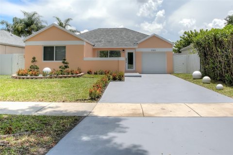 Casa en venta en Miami Gardens, Florida, 3 dormitorios, 111.95 m2 № 1825966 - foto 1