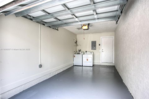Casa en venta en Miami Gardens, Florida, 3 dormitorios, 111.95 m2 № 1825966 - foto 12