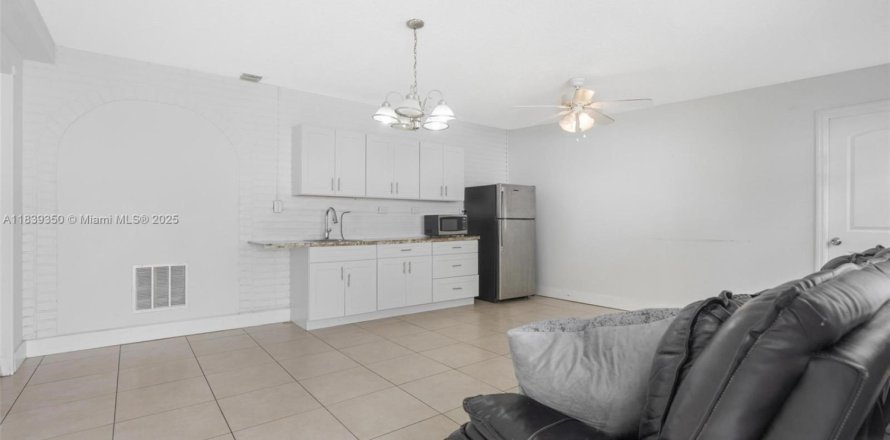 Immobilier commercial à Pembroke Pines, Floride 2 chambres, 65.03 m2 № 1827554