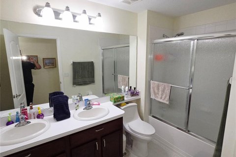 House in Lakeland, Florida 4 bedrooms, 187.2 sq.m. № 2227584 - photo 5