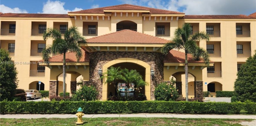 Кондоминиум с 3 спальнями в Себринг, Флорида № 1938632