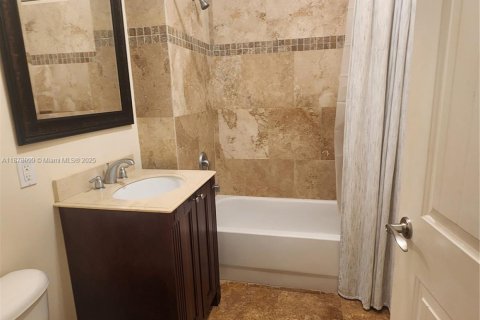 Купить кондоминиум в Себринг, Флорида 3 спальни, № 1938632 - фото 17