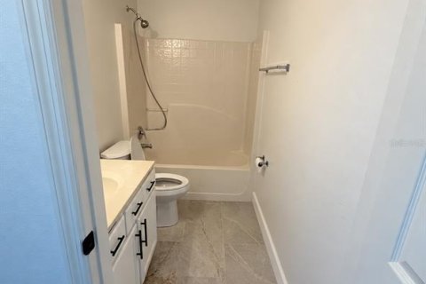 House in Orlando, Florida 3 bedrooms, 153.47 sq.m. № 2395901 - photo 7