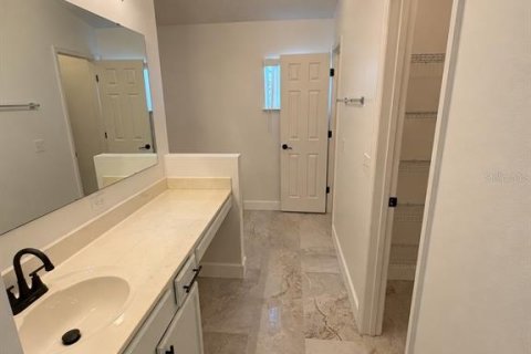 House in Orlando, Florida 3 bedrooms, 153.47 sq.m. № 2395901 - photo 8