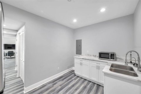 Propiedad comercial en venta en Largo, Florida, 254.18 m2 № 1427184 - foto 21