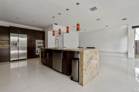 Casa en alquiler en Doral, Florida, 5 dormitorios № 2058016 - foto 15