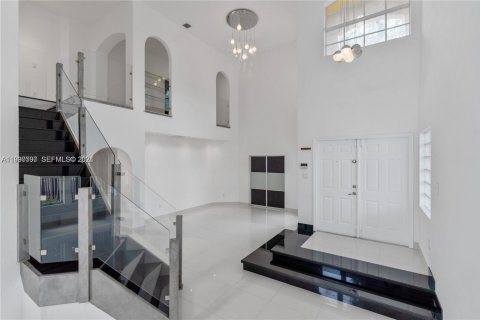 Casa en Doral, Florida 5 dormitorios № 2058016