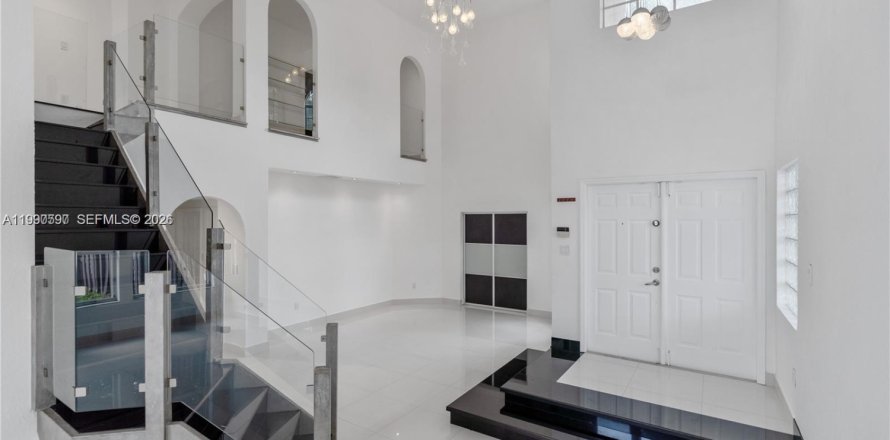Casa en Doral, Florida 5 dormitorios № 2058016