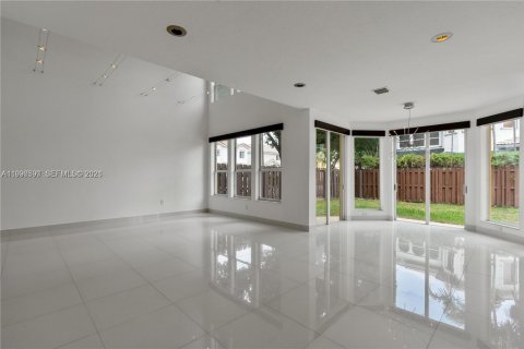 Casa en alquiler en Doral, Florida, 5 dormitorios № 2058016 - foto 13