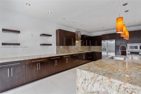 Casa en alquiler en Doral, Florida, 5 dormitorios № 2058016 - foto 18