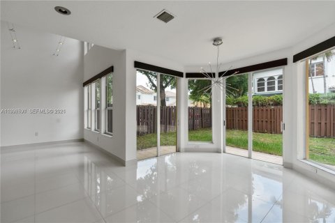Casa en alquiler en Doral, Florida, 5 dormitorios № 2058016 - foto 14