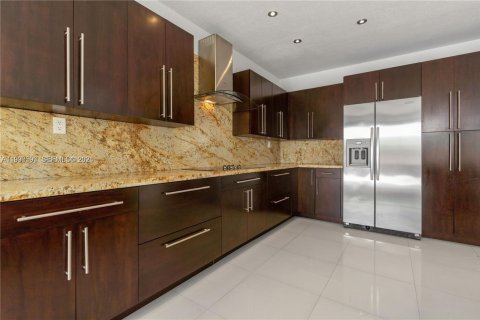 Casa en alquiler en Doral, Florida, 5 dormitorios № 2058016 - foto 19