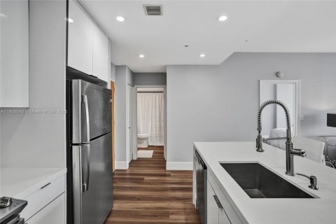 Condo in North Bay Village, Florida, 2 bedrooms  № 1957095 - photo 7