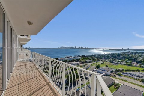 Condo in North Bay Village, Florida, 2 bedrooms  № 1957095 - photo 3