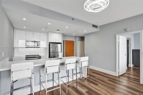 Condo in North Bay Village, Florida, 2 bedrooms  № 1957095 - photo 11