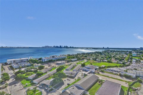 Condo in North Bay Village, Florida, 2 bedrooms  № 1957095 - photo 27