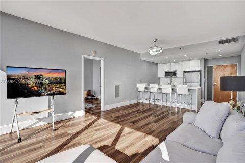 Condo in North Bay Village, Florida, 2 bedrooms  № 1957095 - photo 8