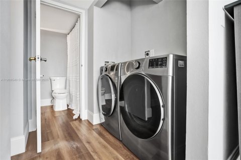 Condo in North Bay Village, Florida, 2 bedrooms  № 1957095 - photo 22