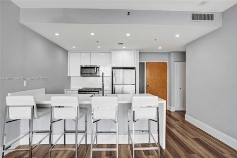 Condo in North Bay Village, Florida, 2 bedrooms  № 1957095 - photo 10