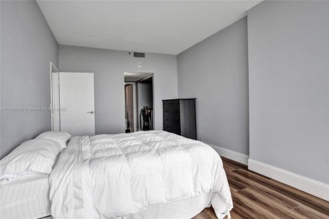 Condo in North Bay Village, Florida, 2 bedrooms  № 1957095 - photo 20