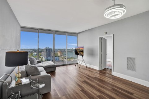 Condo in North Bay Village, Florida, 2 bedrooms  № 1957095 - photo 16