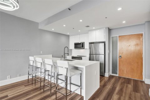 Condo in North Bay Village, Florida, 2 bedrooms  № 1957095 - photo 9