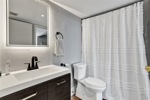 Condo in North Bay Village, Florida, 2 bedrooms  № 1957095 - photo 25