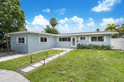 House in Fort Lauderdale, Florida 4 bedrooms, 172.98 sq.m. № 2002348 - photo 19