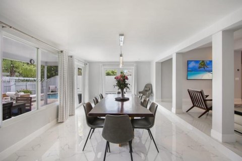 House in Fort Lauderdale, Florida 4 bedrooms, 172.98 sq.m. № 2002348 - photo 6