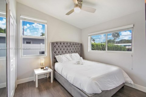 House in Fort Lauderdale, Florida 4 bedrooms, 172.98 sq.m. № 2002348 - photo 15