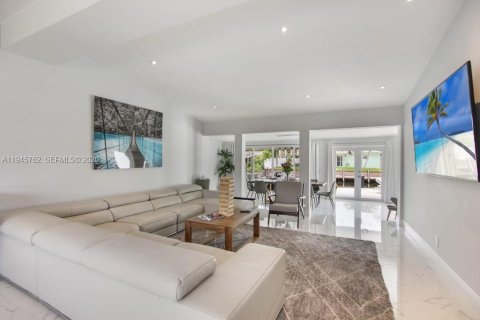House in Fort Lauderdale, Florida 4 bedrooms, 172.98 sq.m. № 2002348 - photo 8
