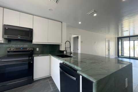 Снять в аренду кондоминиум в Окленд-Парк, Флорида 2 спальни, 81.75м2, № 1959473 - фото 3