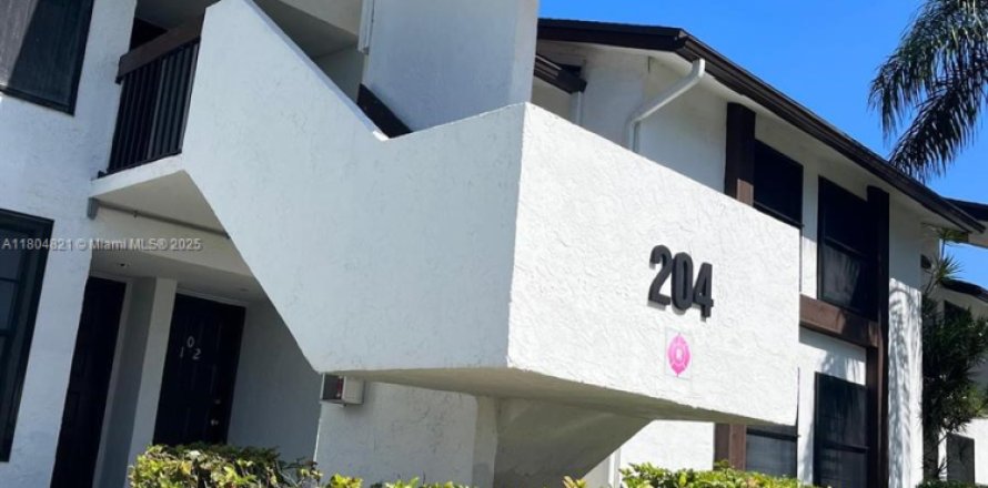 Кондоминиум с 2 спальнями в Окленд-Парк, Флорида № 1959473