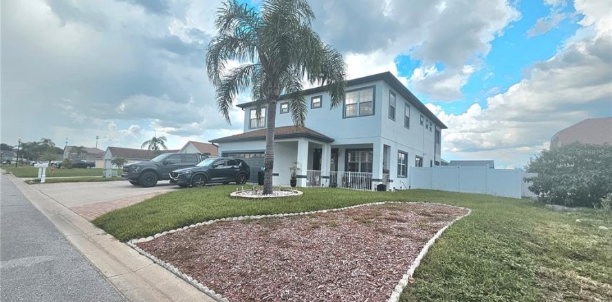 House in Davenport, Florida 5 bedrooms, 274.8 sq.m. № 1886365