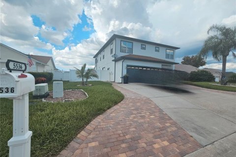 House in Davenport, Florida 5 bedrooms, 274.8 sq.m. № 1886365 - photo 2