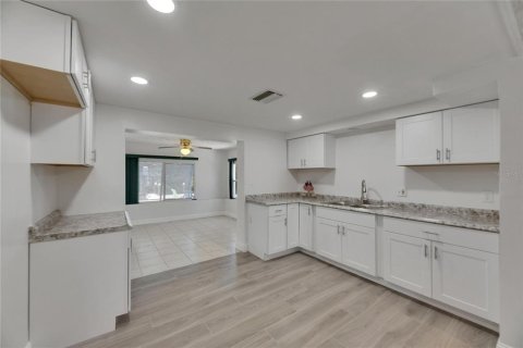 House in Ruskin, Florida 3 bedrooms, 104.14 sq.m. № 1689664 - photo 13