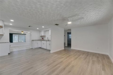 House in Ruskin, Florida 3 bedrooms, 104.14 sq.m. № 1689664 - photo 12