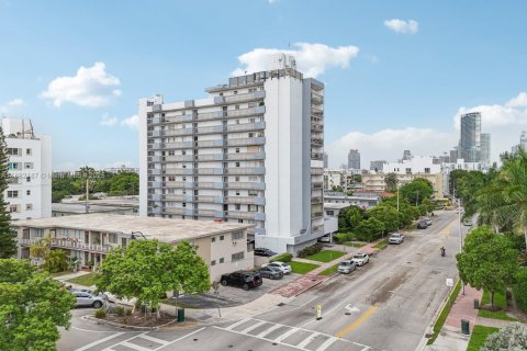 Condo in Miami Beach, Florida, 2 bedrooms № 2244344 - photo 26