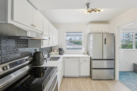 Condo in Miami Beach, Florida, 2 bedrooms  № 2244344