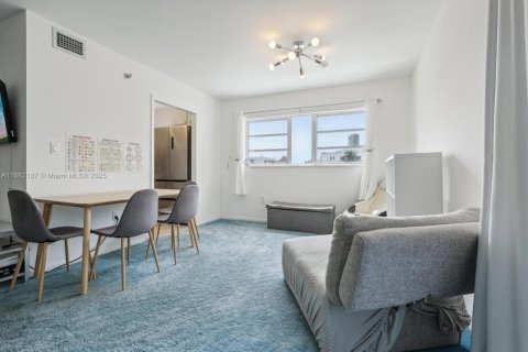 Condo in Miami Beach, Florida, 2 bedrooms № 2244344 - photo 6